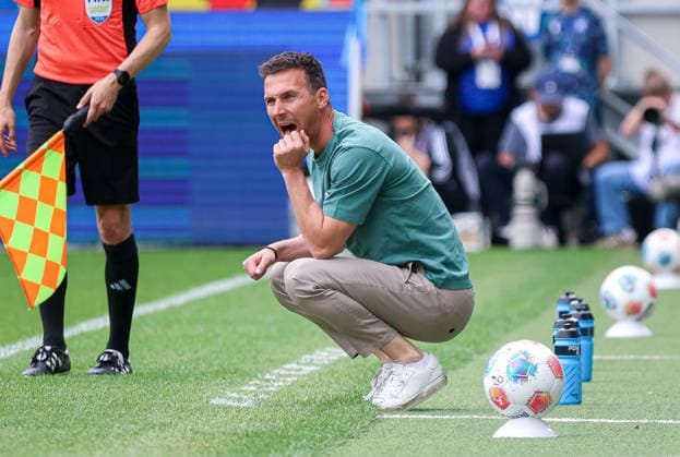Deutschland: Karlsruher SC vs. SV Darmstadt 98, 32. Spieltag, 2. Bundesliga, Saison 2025 26, BBBank Wildpark (Karlsruhe): Christian Eichner (Trainer, Karlsruher SC) Karlsruhe BBBank Wildpark Baden-Württemberg Deutschland
