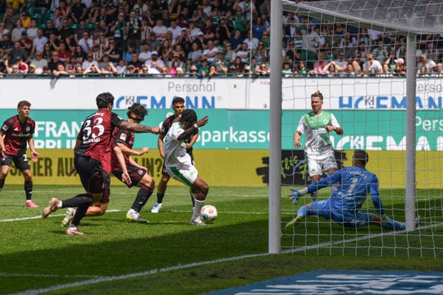 276. Frankenderby: SpVgg Greuther Fuerth vs. 1.FC Nürnberg Football, 2nd Bundesliga 276. Frankenderby: SpVgg Greuther Fuerth vs. 1.FC Nürnberg 3 May 2026 Sportpark Ronhof Thomas Sommer, Fuerth, Germany Image: Noel Futkeu (Fürth) with a great close ranged shot, blocked by GK Jan Reichert (Nürnberg). DFL regulations prohibit any use of photographs as image sequences and or quasi-video Copyright: xPresseFotoxEvansx xRyanxEvansx