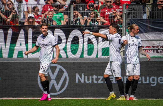 Deutschland: Fussball 2.Bundesliga 2025 2026, 32. Spieltag - Hannover 96 vs Preußen Münster - Heinz von Heiden Arena Stadion (Hannover): Tor und Torjubel zum Imad RondiÄ‡ Imad Rondic (Preußen Münster, 29) Shin Yamada (Preußen Münster, 9) Hannover