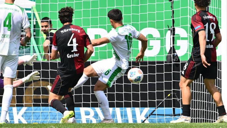 03.05.2026 - Fussball - Saison 2025 2026 - 2. Fussball - Bundesliga - Derby Frankenderby - 32. Spieltag: SpVgg Greuther Fürth ( Kleeblatt ) - 1. FC Nürnberg FCN ( Club ) - Sportfoto Zink - xwoxzix - DFL regulations prohibit any use of photographs as image sequences and or quasi-video - only for editorial use - Fabio Gruber (4, 1. FC Nürnberg FCN ) erzielt Treffer Tor Torschuß zum 1:1 gegen Aaron Keller (16, SpVgg Greuther Fürth ) -