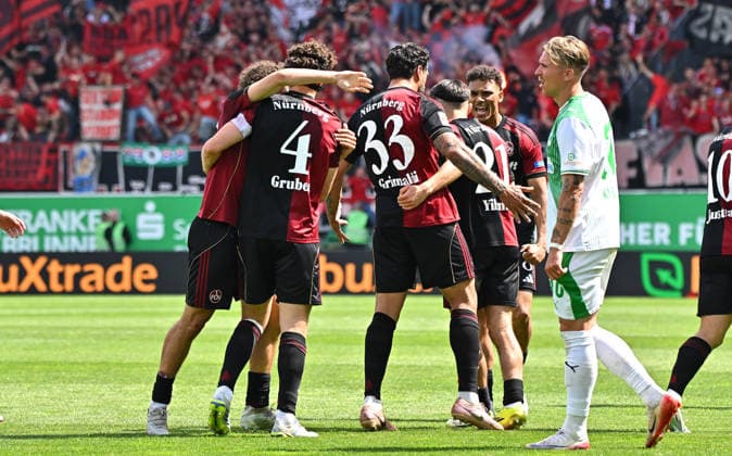 03.05.2026 - Fussball - Saison 2025 2026 - 2. Fussball - Bundesliga - Derby Frankenderby - 32. Spieltag: SpVgg Greuther Fürth ( Kleeblatt ) - 1. FC Nürnberg FCN ( Club ) - Sportfoto Zink MeZi - xmexzix - DFL regulations prohibit any use of photographs as image sequences and or quasi-video - only for editorial use - Torjubel Jubel Freude nach Treffer Tor Torschuß zum 1:1 durch Fabio Gruber (4, 1. FC Nürnberg FCN ) - Felix Klaus (30, SpVgg Greuther Fürth ) enttäuscht Enttäuschung