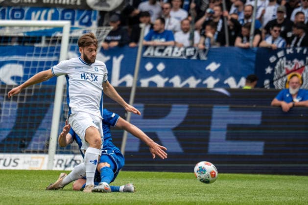 03.05.2026, xdaymx, Fussball 2.Bundesliga, Karlsruher SC - SV Darmstadt 98 Killian Corredor (SV Darmstadt 98) wird hart von Nicolai Rapp (Karlsruher SC) umgekrätscht (DFL DFB REGULATIONS PROHIBIT ANY USE OF PHOTOGRAPHS as IMAGE SEQUENCES and or QUASI-VIDEO) Karlsruhe