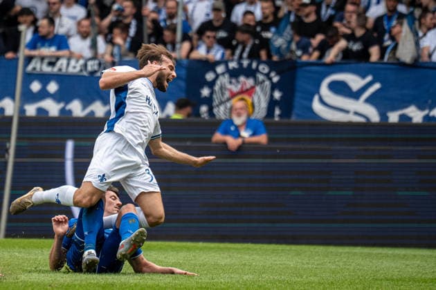 03.05.2026, xdaymx, Fussball 2.Bundesliga, Karlsruher SC - SV Darmstadt 98 Killian Corredor (SV Darmstadt 98) wird hart von Nicolai Rapp (Karlsruher SC) umgekrätscht (DFL DFB REGULATIONS PROHIBIT ANY USE OF PHOTOGRAPHS as IMAGE SEQUENCES and or QUASI-VIDEO) Karlsruhe