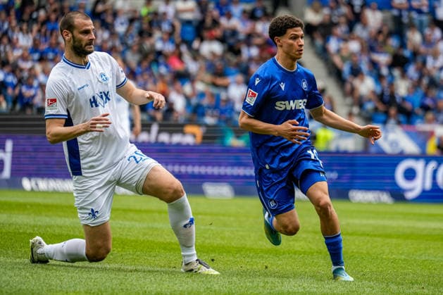 03.05.2026, xdaymx, Fussball 2.Bundesliga, Karlsruher SC - SV Darmstadt 98 Aleksander Vukotic (SV Darmstadt 98) und Louey Ben Farhat (Karlsruher SC) (DFL DFB REGULATIONS PROHIBIT ANY USE OF PHOTOGRAPHS as IMAGE SEQUENCES and or QUASI-VIDEO) Karlsruhe