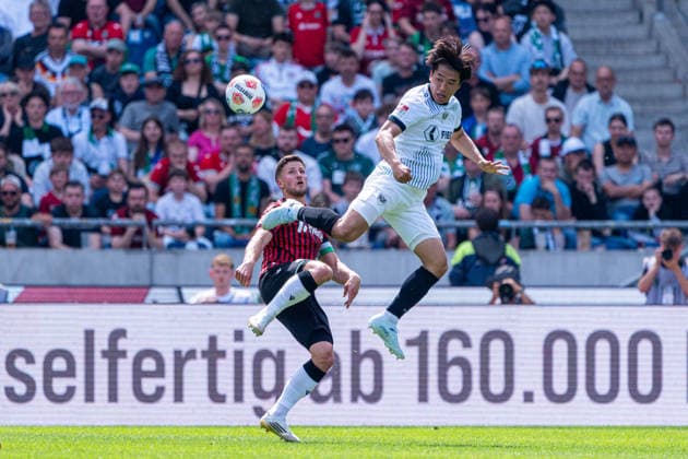 Hannover, Deutschland 03. Mai 2026: 2. BL - 2025 2026 - Sp. 32 - Hannover 96 gegen Preußen Münster Im Bild: v. li. im Zweikampf Enzo Leopold (HAN) und Shin Yamada (PRM) DFL DFB regulations prohibit any use of photographs as image sequences and or quasi-video Heinz von Heiden Arena Niedersachsen