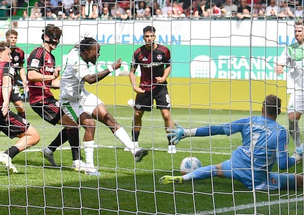 03.05.2026, xhbx, Fussball 2.Bundesliga, SpVgg Greuther Fuerth - 1.FC Nürnberg v.l. Noel Futkeu (Spvgg. Greuther Fuerth), Jan Reichert (1.FC Nuernberg) (DFL DFB REGULATIONS PROHIBIT ANY USE OF PHOTOGRAPHS as IMAGE SEQUENCES and or QUASI-VIDEO) Fuerth