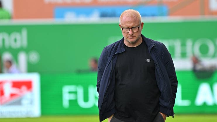 03.05.2026 - Fussball - Saison 2025 2026 - 2. Fussball - Bundesliga - Derby Frankenderby - 32. Spieltag: SpVgg Greuther Fürth ( Kleeblatt ) - 1. FC Nürnberg FCN ( Club ) - Sportfoto Zink MeZi - xmexzix - DFL regulations prohibit any use of photographs as image sequences and or quasi-video - only for editorial use - Heiko Vogel ( Trainer SpVgg Greuther Fürth ) enttäuscht Enttäuschung