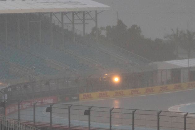 May 3, 2026, Miami Gardens, United States of America: The Miami F1 paddock early in the morning during race day of the 2026 Formula 1 Miami Grand Prix. Heavy thunderstorms are expected in the area and threatens the race, the circuit is under a shelter in place warning Miami Gardens United States of America - ZUMAb177 20260503_aap_b177_015 Copyright: xTaidghxBarronx
