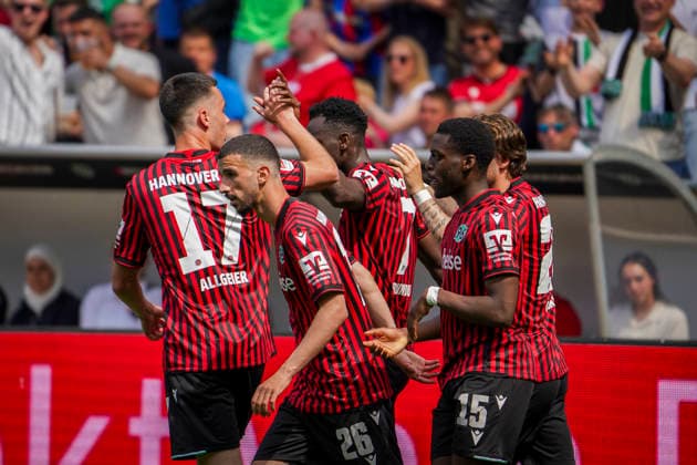 Deutschland: Fussball 2.Bundesliga 2025 2026, 32. Spieltag - Hannover 96 vs Preußen Münster - Heinz von Heiden Arena Stadion (Hannover): Tor und Torjubel zum Mustapha Bundu (Hannover 96, 7) Waniss TaÃ¯bi Waniss Taibi (Hannover 96, 26) Bastian Allgeier (Hannover 96, 17) NoÃ«l AsÃ ko Noel Aseko (Hannover 96, 15) Daisuke Yokota (Hannover 96, 18) Hannover