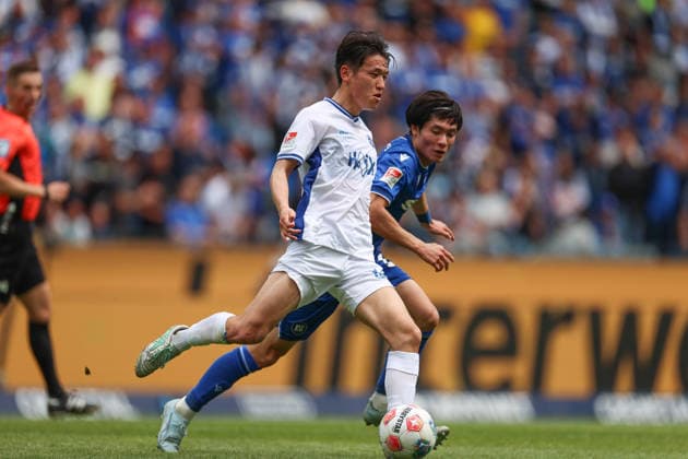 Aktion am Ball Hiroki Akiyama (SV Darmstadt 98, 16), Karlsruher SC vs. SV Darmstadt 98, 2. Bundesliga, 32. Spieltag, 2025 2026, 03.05.2026, DFL REGULATIONS PROHIBIT ANY USE OF PHOTOGRAPHS AS IMAGE SEQUENCES AND OR QUASI-VIDEO, Karlsruher SC vs. SV Darmstadt 98, 2. Bundesliga, 32. Spieltag, 2025 2026, 03.05.2026 Karlsruhe