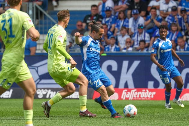 03.05.2026, xgox, Fussball - 2.Bundesliga 1.FC Magdeburg - Hertha BSC Berlin emspor, v.l. Michael Cuisance (Hertha, 10), Baris Atik (Magdeburg, 23) Zweikampf, Duell, Kampf, tackle (DFL DFB REGULATIONS PROHIBIT ANY USE OF PHOTOGRAPHS as IMAGE SEQUENCES and or QUASI-VIDEO) Magdeburg