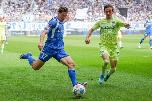 03.05.2026, xgox, Fussball - 2.Bundesliga 1.FC Magdeburg - Hertha BSC Berlin emspor, v.l. Alexander Nollenberger (Magdeburg, 17), Michal Karbownik (Hertha, 33) Zweikampf, Duell, Kampf, tackle (DFL DFB REGULATIONS PROHIBIT ANY USE OF PHOTOGRAPHS as IMAGE SEQUENCES and or QUASI-VIDEO) Magdeburg