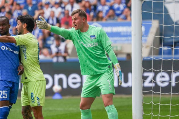03.05.2026, xgox, Fussball - 2.Bundesliga 1.FC Magdeburg - Hertha BSC Berlin emspor, v.l. Tjark Ernst (Hertha, 1) gibt Anweisungen, gestikuliert mit den Armen, gesticulate, gives instructions (DFL DFB REGULATIONS PROHIBIT ANY USE OF PHOTOGRAPHS as IMAGE SEQUENCES and or QUASI-VIDEO) Magdeburg