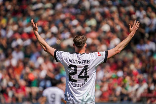 Deutschland: Fussball 2.Bundesliga 2025 2026, 32. Spieltag - Hannover 96 vs Preußen Münster - Heinz von Heiden Arena Stadion (Hannover): Niko Koulis (Preußen Münster, 24) Hannover