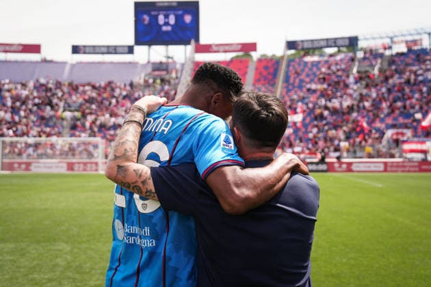 Cagliari™s head coach Fabio Pisacane and Cagliari™s Yerry Mina celebrate at the end of the Serie A soccer match between Bologna and Cagliari at the Renato Dall™Ara Stadium in Bologna, north Italy - Saturday, May 3, 2026 -  Copyright: xMassimoxPaolone LaPressex