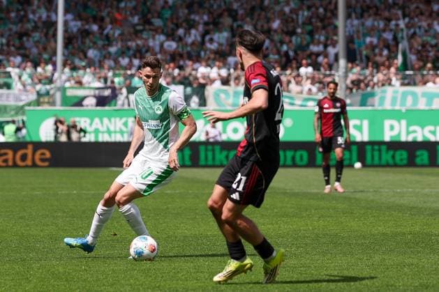 Branimir Hrgota 10 (Spvgg Greuther Fuerth) in Aktion gegen Berkay YÄ±lmaz 21 (1FC Nuernberg), SpVgg Greuther Fuerth vs. 1. FC Nuernberg, Fussball, Maenner, 2. Bundesliga, DFL, Saison 2025 2026, 32. Spieltag, Rueckrunde, 03.05.2026 DFB regulations prohibit any use of photographs as image sequences and or quasi-video Fuerth Bayern Deutschland