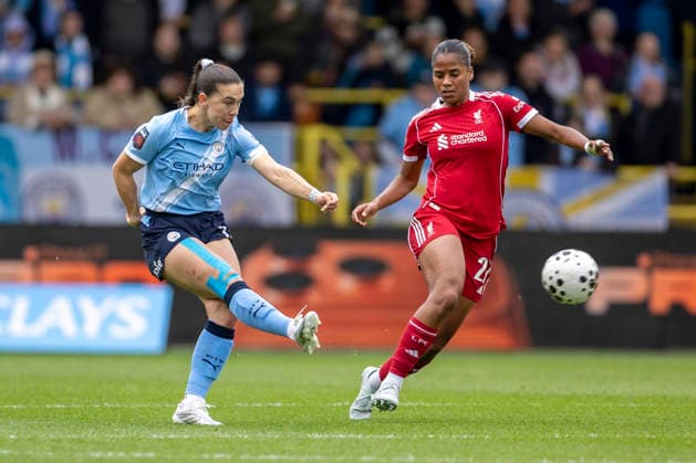 RECORD DATE NOT STATED 3rd May 2026; Joie Stadium, Manchester, England; Womens Super League Football, Manchester City versus Liverpool; Jenna Clark of Liverpool Women crosses the ball past Aurelie Csillag of Liverpool Women TimxWilliams