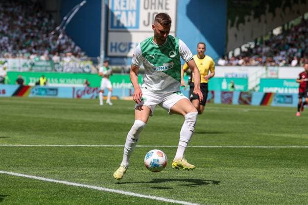 Jan Elvedi 15 (Spvgg Greuther Fuerth) in Aktion, SpVgg Greuther Fuerth vs. 1. FC Nuernberg, Fussball, Maenner, 2. Bundesliga, DFL, Saison 2025 2026, 32. Spieltag, Rueckrunde, 03.05.2026 DFB regulations prohibit any use of photographs as image sequences and or quasi-video Fuerth Bayern Deutschland