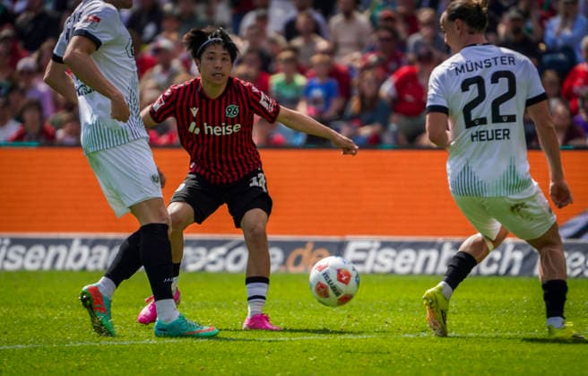 Deutschland: Fussball 2.Bundesliga 2025 2026, 32. Spieltag - Hannover 96 vs Preußen Münster - Heinz von Heiden Arena Stadion (Hannover): Daisuke Yokota (Hannover 96, 18) Hannover