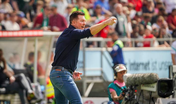 Deutschland: Fussball 2.Bundesliga 2025 2026, 32. Spieltag - Hannover 96 vs Preußen Münster - Heinz von Heiden Arena Stadion (Hannover): Geste, Gestik, Emotion Christian Titz (Trainer Hannover 96) Hannover