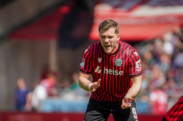 Deutschland: Fussball 2.Bundesliga 2025 2026, 32. Spieltag - Hannover 96 vs Preußen Münster - Heinz von Heiden Arena Stadion (Hannover): Geste, Gestik, Emotion Benjamin Källman Benjamin Kallman (Hannover 96, 9) Hannover