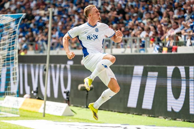 03.05.2026, xdaymx, Fussball 2.Bundesliga, Karlsruher SC - SV Darmstadt 98 Torjubel von Isac Lidberg (SV Darmstadt 98) vor den Fans zum 1:1 Ausgleich (DFL DFB REGULATIONS PROHIBIT ANY USE OF PHOTOGRAPHS as IMAGE SEQUENCES and or QUASI-VIDEO) Karlsruhe *** 03 05 2026, xdaymx, Soccer 2 Bundesliga, Karlsruher SC SV Darmstadt 98 Goal celebration of Isac Lidberg SV Darmstadt 98 in front of the fans for the 1 1 equalizer DFL DFB REGULATIONS PROHIBIT ANY USE OF PHOTOGRAPHS as IMAGE SEQUENCES and or QUASI VIDEO Karlsruhe