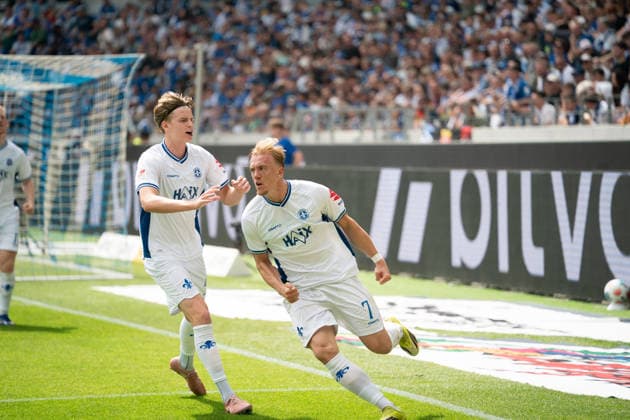 03.05.2026, xdaymx, Fussball 2.Bundesliga, Karlsruher SC - SV Darmstadt 98 Torjubel von Isac Lidberg (SV Darmstadt 98) vor den Fans zum 1:1 Ausgleich (DFL DFB REGULATIONS PROHIBIT ANY USE OF PHOTOGRAPHS as IMAGE SEQUENCES and or QUASI-VIDEO) Karlsruhe