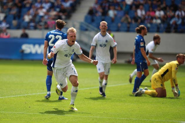 Isac Lidberg (SV Darmstadt 98, 07) mit dem Ausgleich zum 1:1, Karlsruher SC vs. SV Darmstadt 98, 2. Bundesliga, 32. Spieltag, 2025 2026, 03.05.2026, DFL REGULATIONS PROHIBIT ANY USE OF PHOTOGRAPHS AS IMAGE SEQUENCES AND OR QUASI-VIDEO, Karlsruher SC vs. SV Darmstadt 98, 2. Bundesliga, 32. Spieltag, 2025 2026, 03.05.2026 Karlsruhe