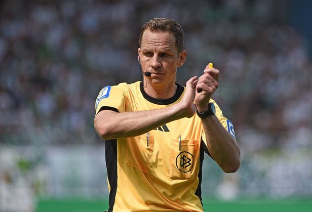 03.05.2026, xhbx, Fussball 2.Bundesliga, SpVgg Greuther Fuerth - 1.FC Nürnberg v.l. Sören Storks (DFB Schiedsrichter) (DFL DFB REGULATIONS PROHIBIT ANY USE OF PHOTOGRAPHS as IMAGE SEQUENCES and or QUASI-VIDEO) Fuerth