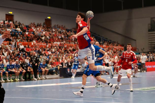 Handball 1. Handball-Bundesliga, Daikin HBL 2025 2026 - Handball Verein Hamburg (HSVH) vs. TVB Stuttgart Elias Kofler (Hamburg) wirft aufs Tor. Sporthalle Hamburg Hamburg Foto: Frank Schoof