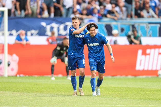 Shio Fukuda (Karlsruher SC, 13) jubelt mit Marvin Wanitzek (Karlsruher SC, 10) nach dem Treffer zum 2:1, Karlsruher SC vs. SV Darmstadt 98, 2. Bundesliga, 32. Spieltag, 2025 2026, 03.05.2026, DFL REGULATIONS PROHIBIT ANY USE OF PHOTOGRAPHS AS IMAGE SEQUENCES AND OR QUASI-VIDEO, Karlsruher SC vs. SV Darmstadt 98, 2. Bundesliga, 32. Spieltag, 2025 2026, 03.05.2026 Karlsruhe