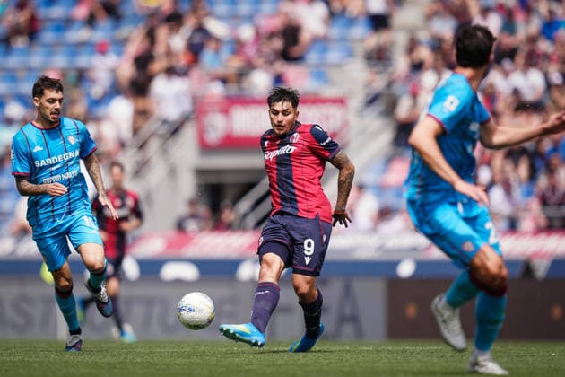 BolognaÕs Santiago Castro in action during the Serie A soccer match between Bologna and Cagliari at the Renato DallÕAra Stadium in Bologna, north Italy - Saturday, May 3, 2026 -  Copyright: xMassimoxPaolone LaPressex