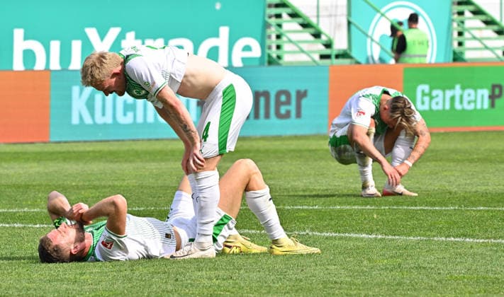 03.05.2026 - Fussball - Saison 2025 2026 - 2. Fussball - Bundesliga - Derby Frankenderby - 32. Spieltag: SpVgg Greuther Fürth ( Kleeblatt ) - 1. FC Nürnberg FCN ( Club ) - Sportfoto Zink MeZi - xmexzix - DFL regulations prohibit any use of photographs as image sequences and or quasi-video - only for editorial use - Dennis Srbeny (7, SpVgg Greuther Fürth, liegend ) Jomaine Consbruch (14, SpVgg Greuther Fürth ) Felix Klaus (30, SpVgg Greuther Fürth, rechts ) enttäuscht Enttäuschung nach Spielende
