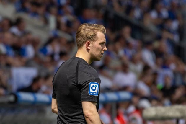 Deutschland : 2.Bundesliga, 32.Spieltag, 03.05.2026, Saison 2025 2026,1. FC Magdeburg vs Hertha BSC, Avnet Arena : Jürgensen Luca (Schiedsrichter Assistent)
