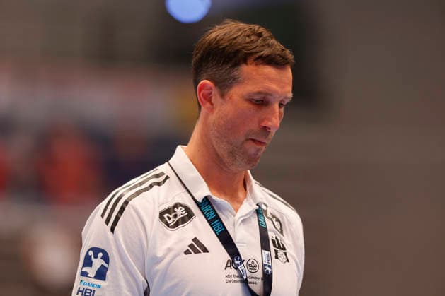 Handball 1. Handball-Bundesliga, Daikin HBL 2025 2026 - Handball Verein Hamburg (HSVH) vs. TVB Stuttgart Trainer Torsten Jansen (Hamburg) enttäuscht, unzufrieden . Sporthalle Hamburg Hamburg Foto: Frank Schoof