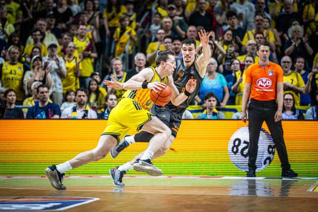 Basketball Berlin 03.05.2026 Saison 2025 2026 EasyCredit BBL 1. Bundesliga Männer, Herren Alba Berlin - NINERS Chemnitz Justin Bean (Alba Berlin, No.34) John Newman III (Chemnitz, No.09)