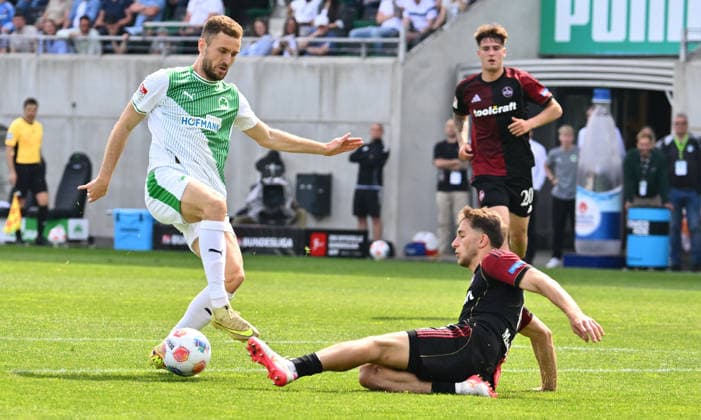 03.05.2026 - Fussball - Saison 2025 2026 - 2. Fussball - Bundesliga - Derby Frankenderby - 32. Spieltag: SpVgg Greuther Fürth ( Kleeblatt ) - 1. FC Nürnberg FCN ( Club ) - Sportfoto Zink - xwoxzix - DFL regulations prohibit any use of photographs as image sequences and or quasi-video - only for editorial use - Dennis Srbeny (7, SpVgg Greuther Fürth ) Adam Markhiev (6, 1. FC Nürnberg FCN )
