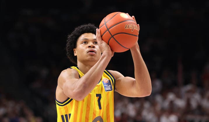 Jack Kayil am Ball bei Freiwurf Aktion Oberkörper Basketball BBL Bundesliga Herren 32.Spieltag Saison 2025 2026 03.05.2026 ALBA Berlin vs. Niners Chemnitz 99ers