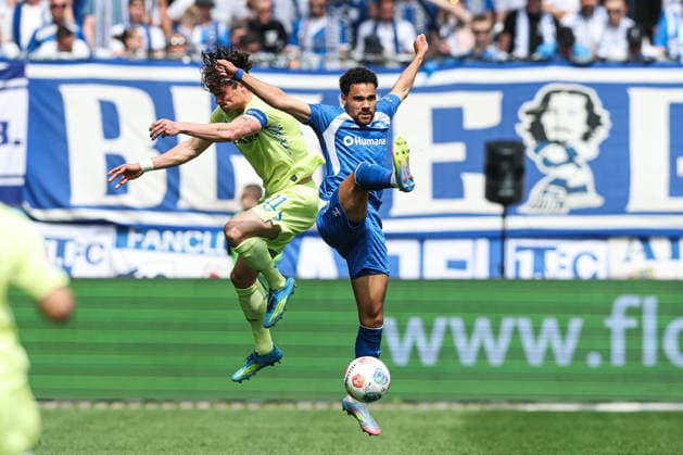 Herbert Bockhorn (1. FC Magdeburg,7) gegen Fabian Reese (Hertha BSC Berlin,11) - 2. Fußball Bundesliga Saison 2025-2026 Punktspiel 1. FC Magdeburg vs. Hertha BSC Berlin in der Avnet Arena in Magdeburg - Aktion,Fußball,Mann,Männer,Deutschland,03.05.2026