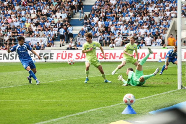 Torschütze Laurin Ulrich (1. FC Magdeburg,8) trifft zum 1-0 - 2. Fußball Bundesliga Saison 2025-2026 Punktspiel 1. FC Magdeburg vs. Hertha BSC Berlin in der Avnet Arena in Magdeburg - Aktion,Fußball,Mann,Männer,Deutschland,03.05.2026