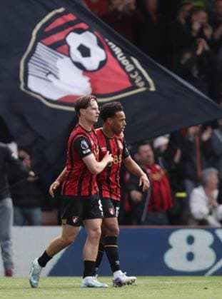 Premier League - AFC Bournemouth v Crystal Palace BOURNEMOUTH, ENGLAND, MAY 03: GOAL 1-0, Alex Scott & Tyler Adams of AFC Bournemouth goal celebration after an own goal scored by Jefferson Lerma of Crystal Palace during the Premier League match between AFC Bournemouth v Crystal Palace at Vitality Stadium, Bournemouth, England, on May 3. (Photo by Daniel Weir) Bournemouth Vitality Stadium England Copyright: xDanielxWeir SportsxPressxPhotox Sportspressphoto_SPR140764