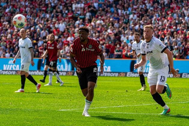 Hannover, Deutschland 03. Mai 2026: 2. BL - 2025 2026 - Sp. 32 - Hannover 96 gegen Preußen Münster Im Bild: v. li. im Zweikampf Ime Daniel Okon (HAN) und Lars Lokotsch (PRM) DFL DFB regulations prohibit any use of photographs as image sequences and or quasi-video Heinz von Heiden Arena Niedersachsen