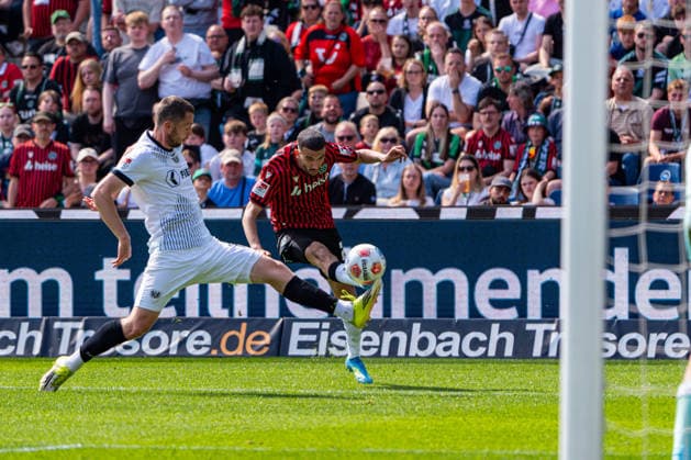 Hannover, Deutschland 03. Mai 2026: 2. BL - 2025 2026 - Sp. 32 - Hannover 96 gegen Preußen Münster Im Bild: v. li. im Zweikampf Torge Paetow (PRM) und Waniss Taibi (HAN) DFL DFB regulations prohibit any use of photographs as image sequences and or quasi-video Heinz von Heiden Arena Niedersachsen