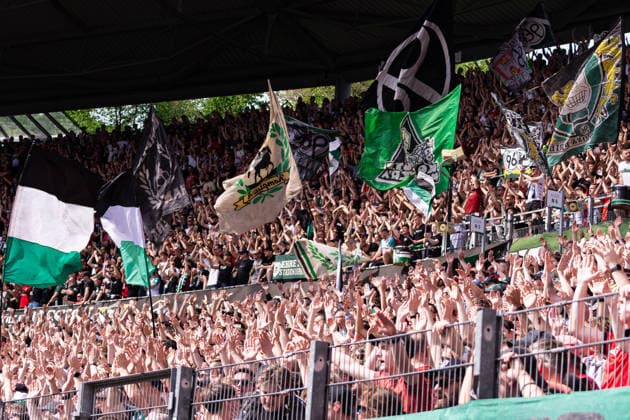 Hannover, Deutschland 03. Mai 2026: 2. BL - 2025 2026 - Sp. 32 - Hannover 96 gegen Preußen Münster Im Bild: Fans DFL DFB regulations prohibit any use of photographs as image sequences and or quasi-video Heinz von Heiden Arena Niedersachsen