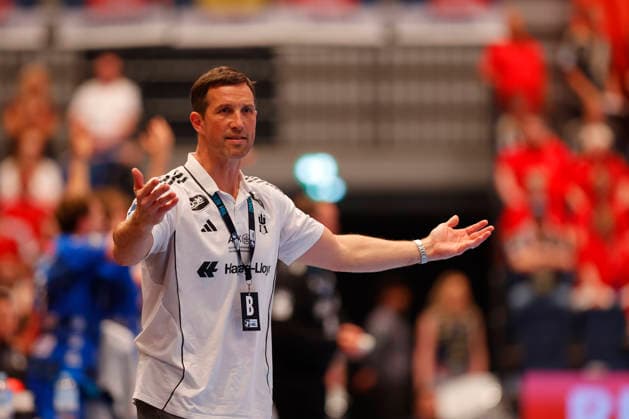 Handball 1. Handball-Bundesliga, Daikin HBL 2025 2026 - Handball Verein Hamburg (HSVH) vs. TVB Stuttgart Trainer Torsten Jansen (Hamburg) ist enttäuscht und unzufrieden . Sporthalle Hamburg Hamburg Foto: Frank Schoof