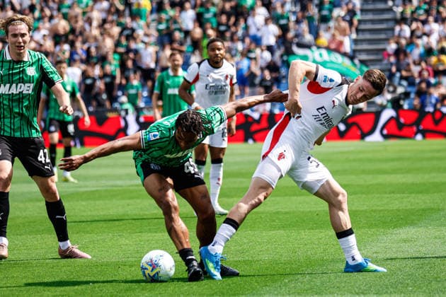 Armand Lauriente (Sassuolo) and Alexis Saelemaekers (Milan) during the italian soccer Serie A match US Sassuolo vs Ac Milan at Mapei Stadium in Reggio Emilia, Italy on May 03, 2026 during US Sassuolo vs AC Milan, Italian soccer Serie A match in Reggio Emilia, Italy, May 03 2026  Copyright: xLucaxDiliberto IPAxSportx xipa-agency.netx xx IPA_74406111 IPA_Agency_IPA74406111
