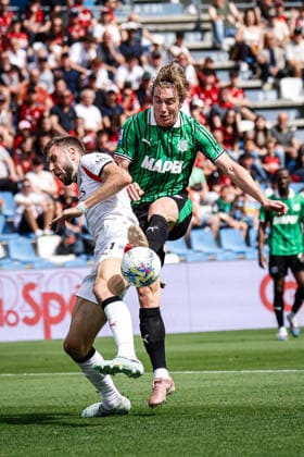 Kristian Thorstvedt (Sassuolo) and Strahinja Pavlovic (Milan) during the italian soccer Serie A match US Sassuolo vs Ac Milan at Mapei Stadium in Reggio Emilia, Italy on May 03, 2026 during US Sassuolo vs AC Milan, Italian soccer Serie A match in Reggio Emilia, Italy, May 03 2026  Copyright: xLucaxDiliberto IPAxSportx xipa-agency.netx xx IPA_74406117 IPA_Agency_IPA74406117