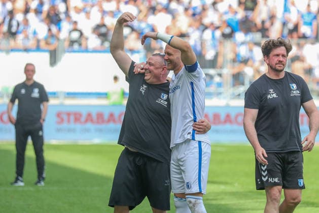 03.05.2026, xgox, Fussball - 2.Bundesliga 1.FC Magdeburg - Hertha BSC Berlin emspor, v.l. Heiko Horner und Dominik Reimann (Magdeburg, 1) Jubel ueber den Sieg, Jubel nach Spielende (DFL DFB REGULATIONS PROHIBIT ANY USE OF PHOTOGRAPHS as IMAGE SEQUENCES and or QUASI-VIDEO) Magdeburg