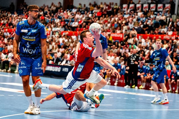03.05.2026, xdobgx, Handball Daikin HBL, Handball Verein Hamburg HSV - TVB Stuttgart v.l. Moritz Sauter (Handball Sport Verein Hamburg, 33) beim Wurf, in action, throwing Hamburg