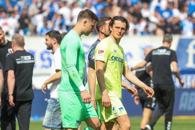 03.05.2026, xgox, Fussball - 2.Bundesliga 1.FC Magdeburg - Hertha BSC Berlin emspor, v.l. Tjark Ernst (Hertha, 1), Fabian Reese (Hertha, 11) enttaeuscht, schaut enttaeuscht, niedergeschlagen, disappointed (DFL DFB REGULATIONS PROHIBIT ANY USE OF PHOTOGRAPHS as IMAGE SEQUENCES and or QUASI-VIDEO) Magdeburg